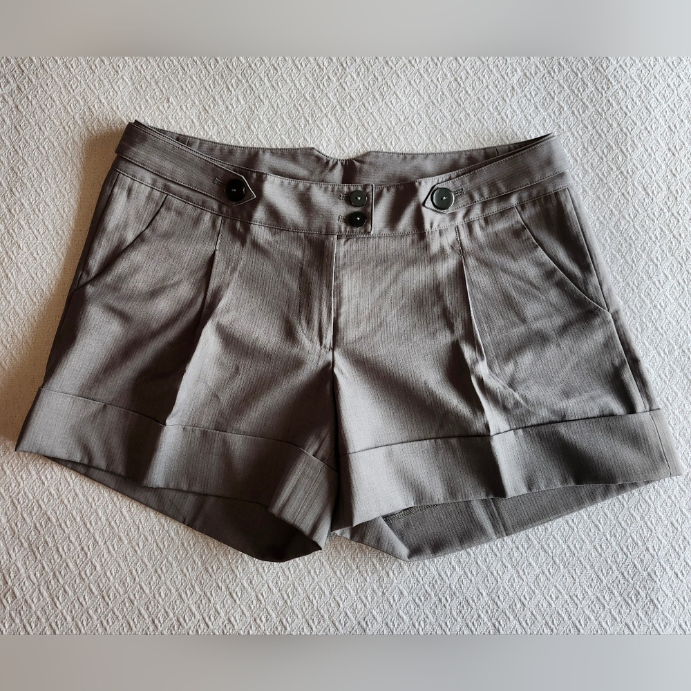 3 FOR $25 KENSIE Women's Grey Pleated Shorts with Cuffs. Size 10.